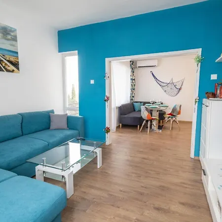 Cozy 2br By The Sea Garden Apartment