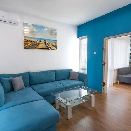 Cozy 2br By The Sea Garden Apartment *