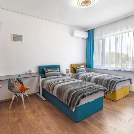 Cozy 2br By The Sea Garden